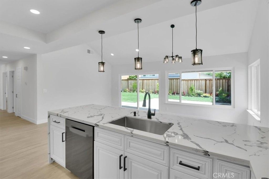 listing image 130725744527735408461