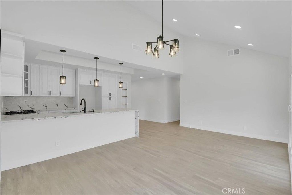 listing image 130723007225092817395