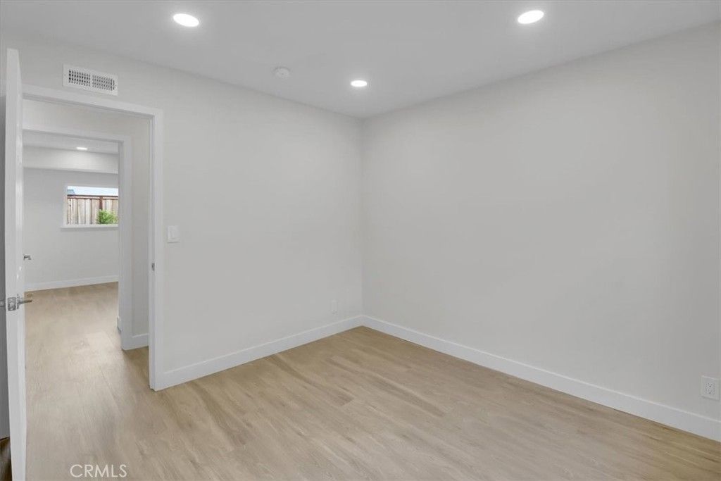 listing image 130726208563517442435