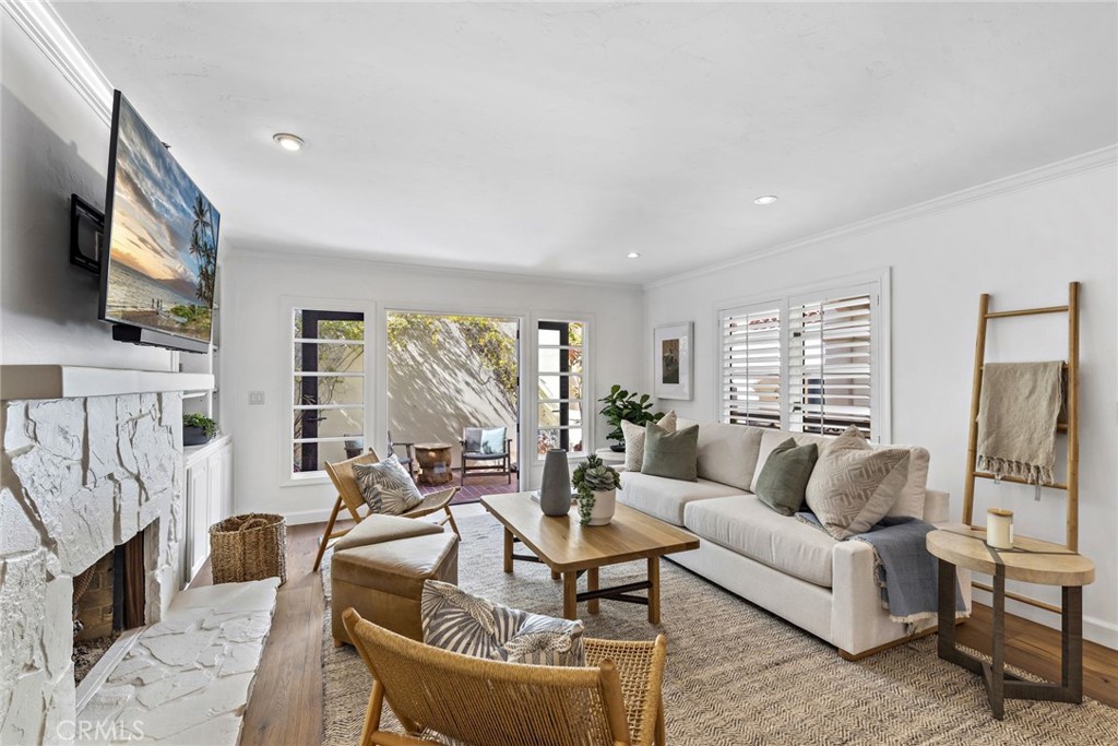 Photo 4 of 14 of 426 Carnation Avenue condo