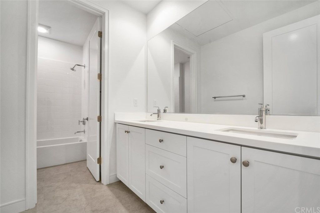 listing image 130721232725387779526