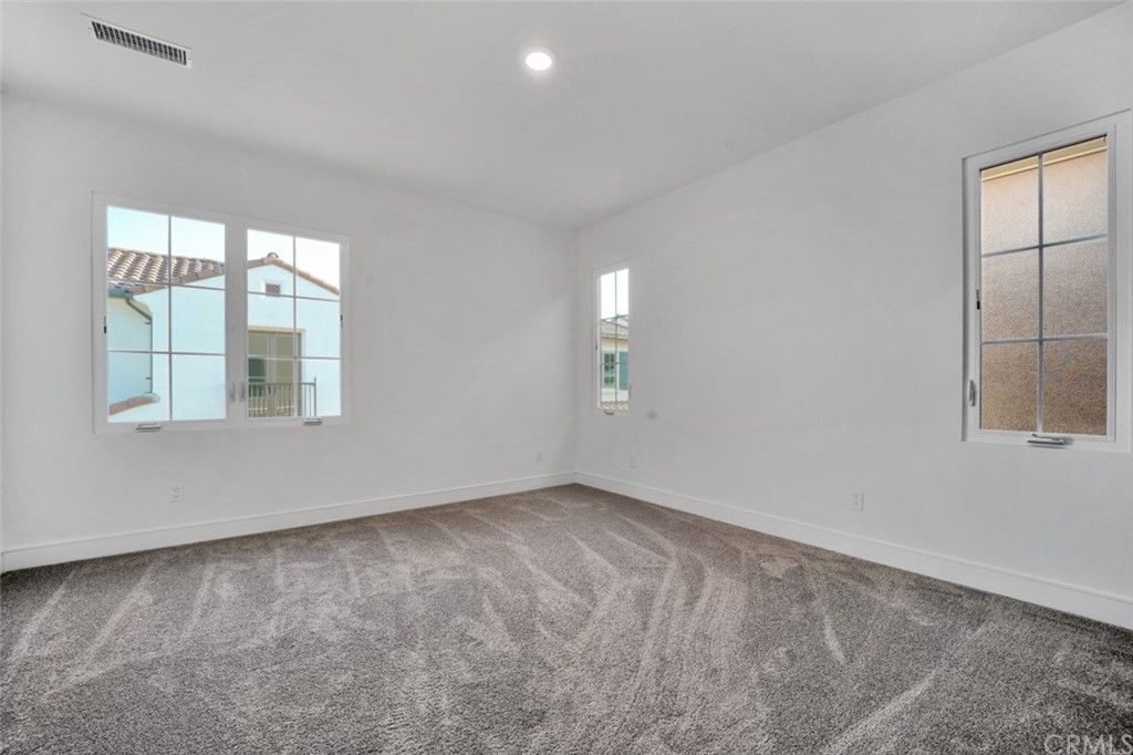 listing image 130728836946591802445