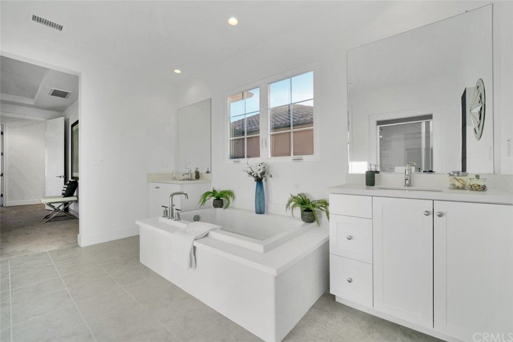 listing image 130729029026003829271