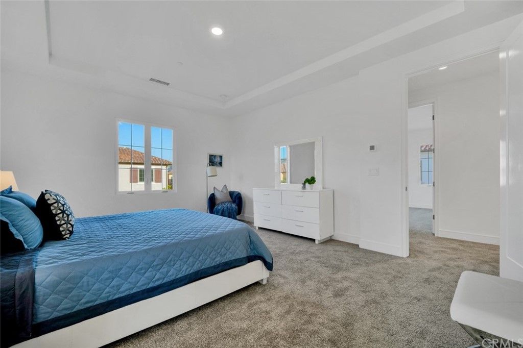 listing image 130728745343589202405