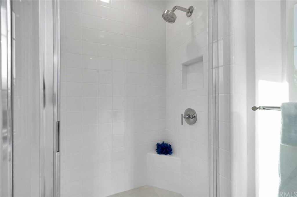 listing image 130722372330280402973