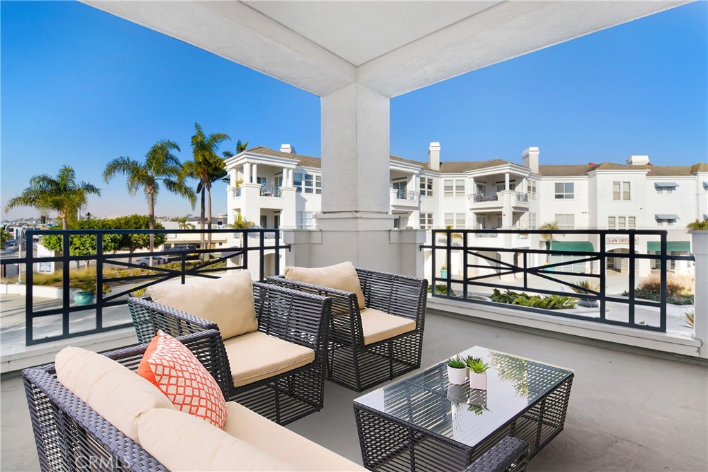 2600 Newport Boulevard 218