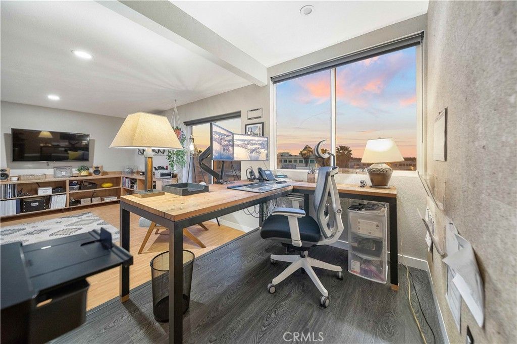 listing image 130727560676689768810