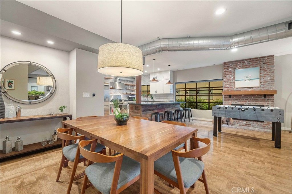 listing image 130727381925141955189