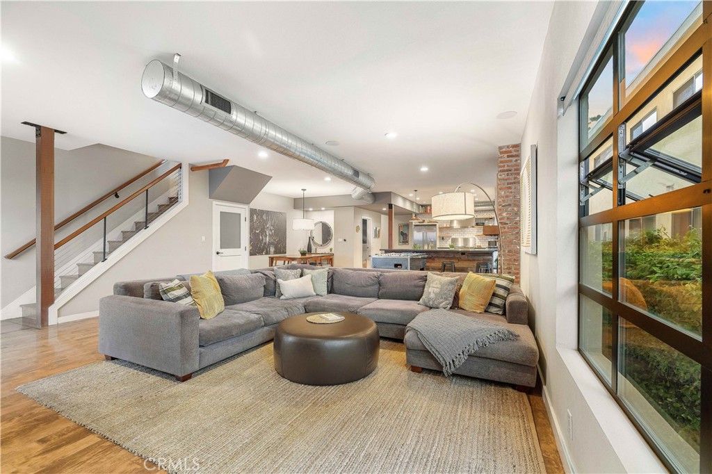 listing image 130729341951223187955