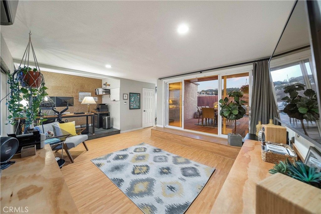 listing image 130728748593833199198