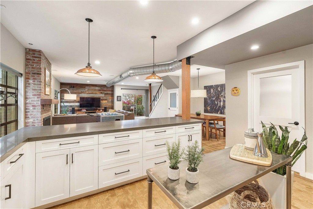 listing image 130726064543662172119
