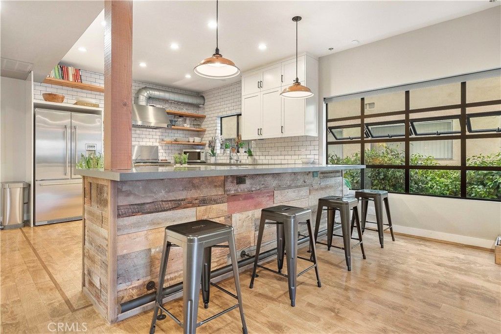 listing image 130729909331916808614