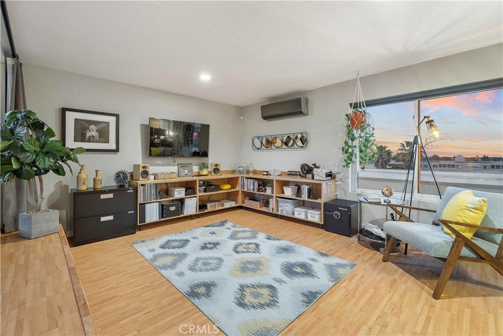 listing image 130727850599503482675