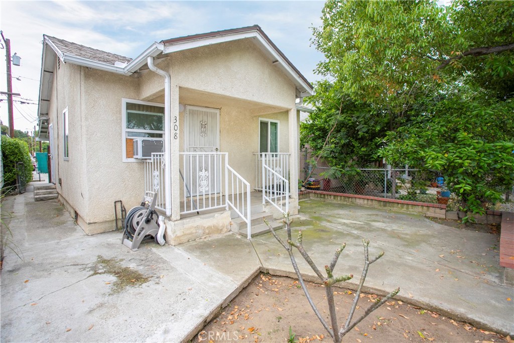 Photo 18 of 22 of 308 N Pasadena Avenue house