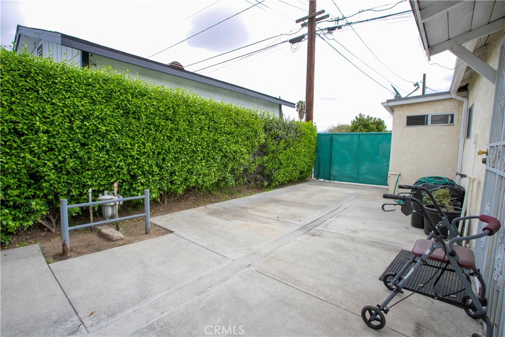 Photo 21 of 22 of 308 N Pasadena Avenue house