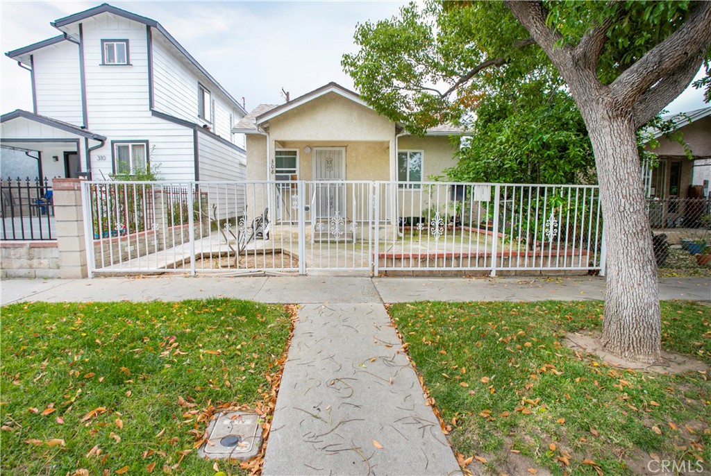 View Azusa, CA 91702 house