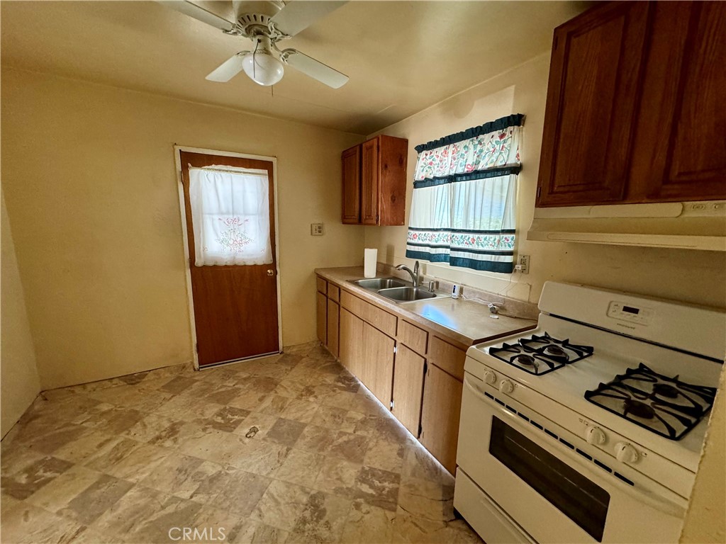 Photo 8 of 22 of 308 N Pasadena Avenue house