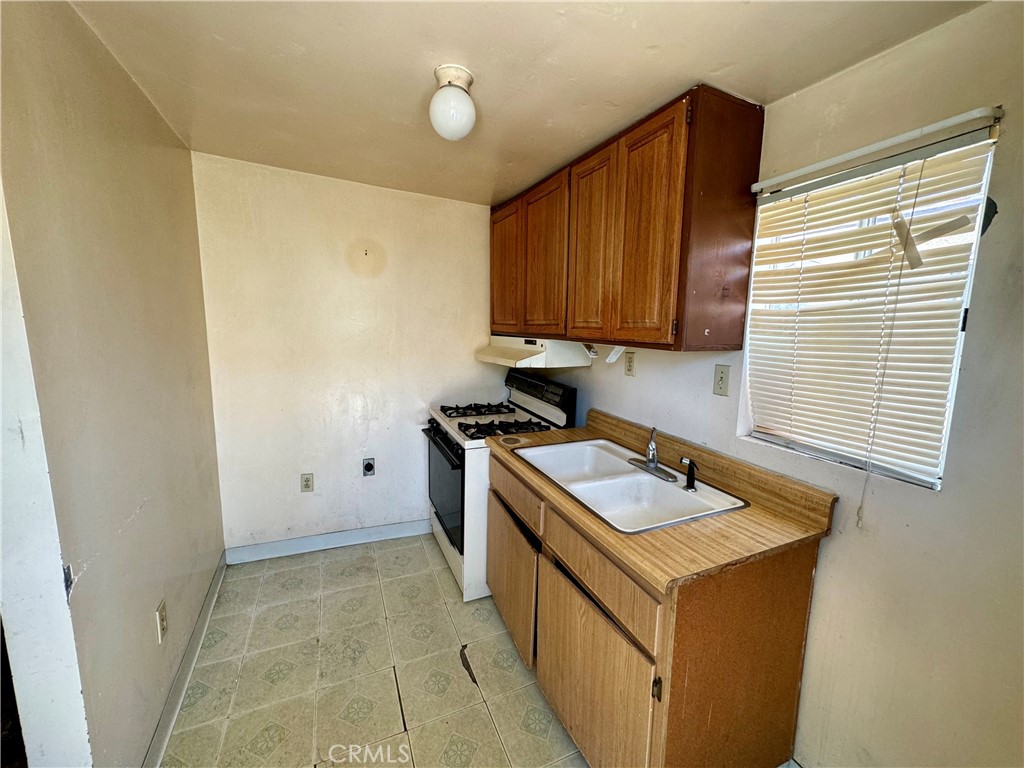 Photo 13 of 22 of 308 N Pasadena Avenue house