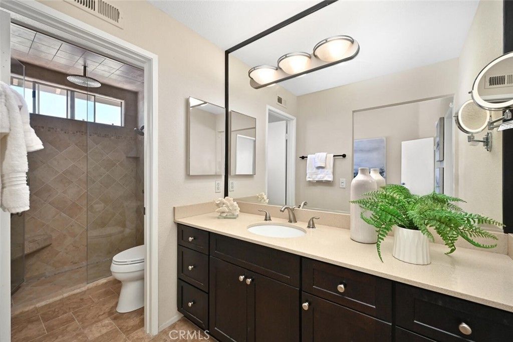 listing image 130729462773002276436