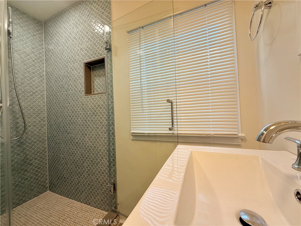 724 Crestmore
