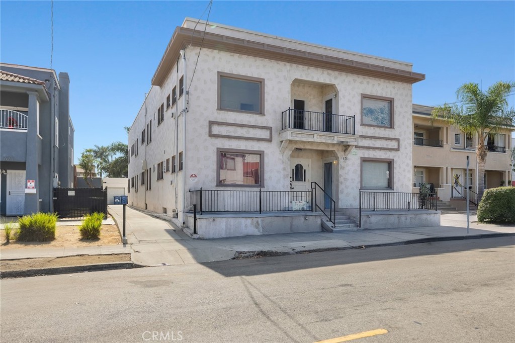 675 W 11th Street