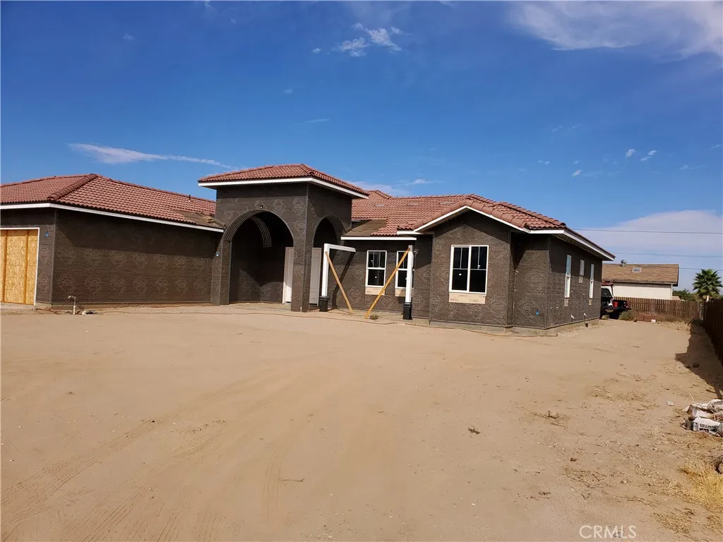 Victorville, California 92392, United States, 5 Bedrooms Bedrooms, ,4 BathroomsBathrooms,Residential,Pending,182566