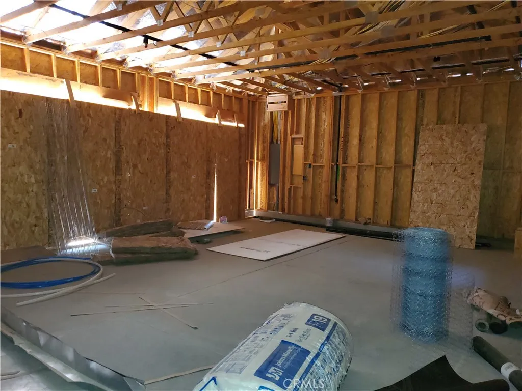 Victorville, California 92392, United States, 5 Bedrooms Bedrooms, ,4 BathroomsBathrooms,Residential,Pending,182566