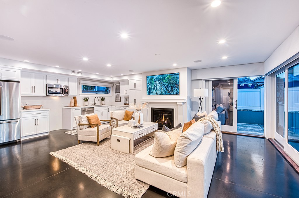 Corona del Mar South of PCH (CDMS) - Residential