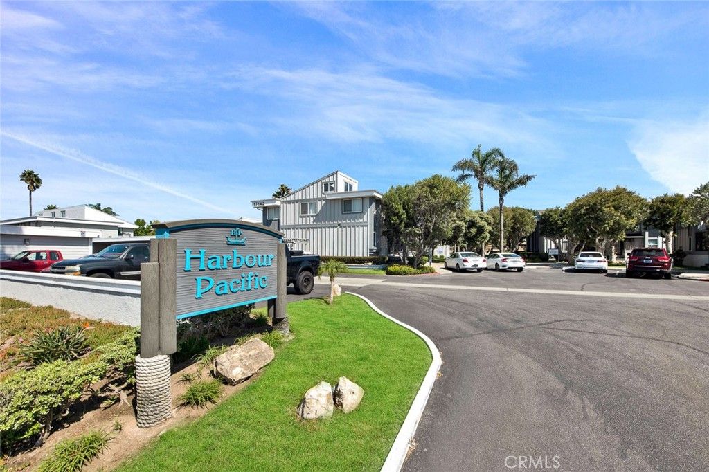 listing image 130726516365470503388