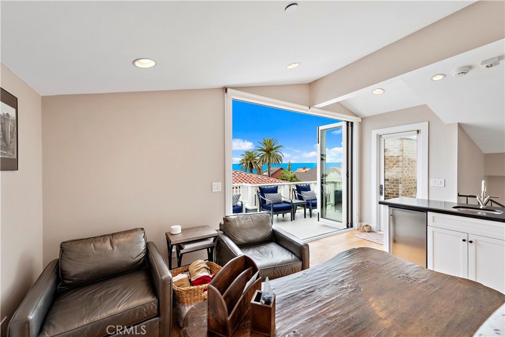 Corona del Mar South of PCH (CDMS) - Residential Lease