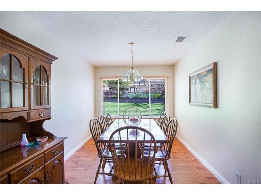 listing image 130724273158087545199