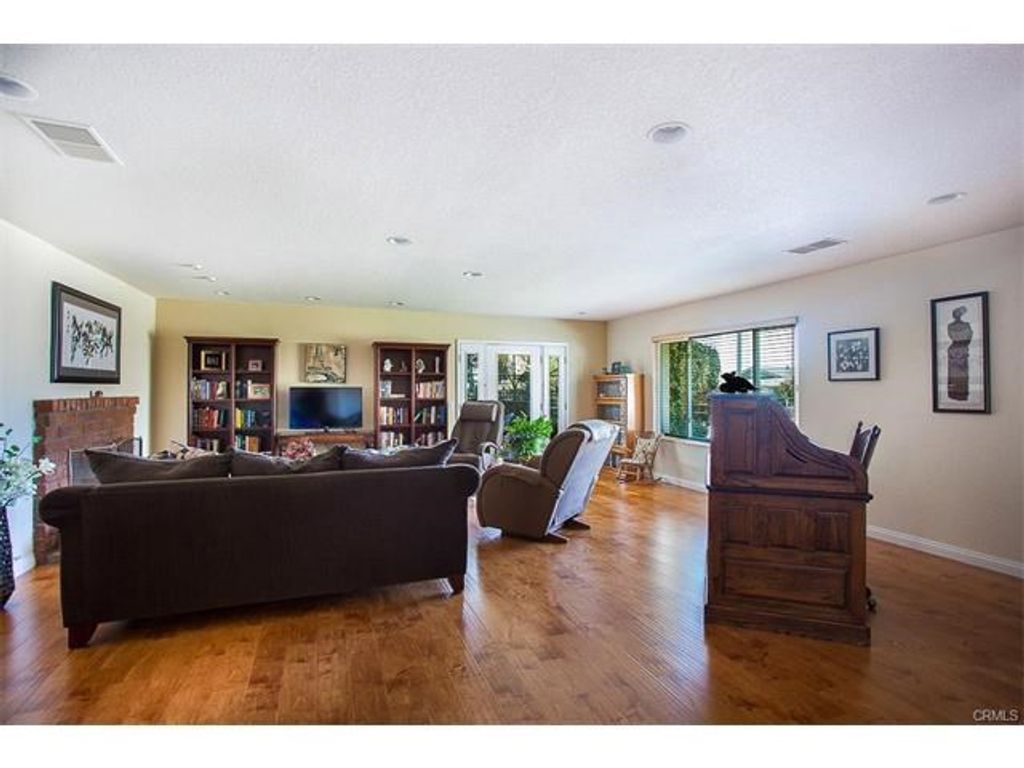 listing image 130720730548904782322