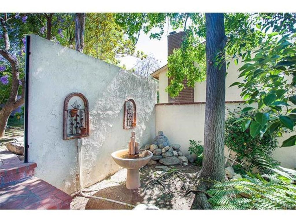 listing image 130729448526289019504