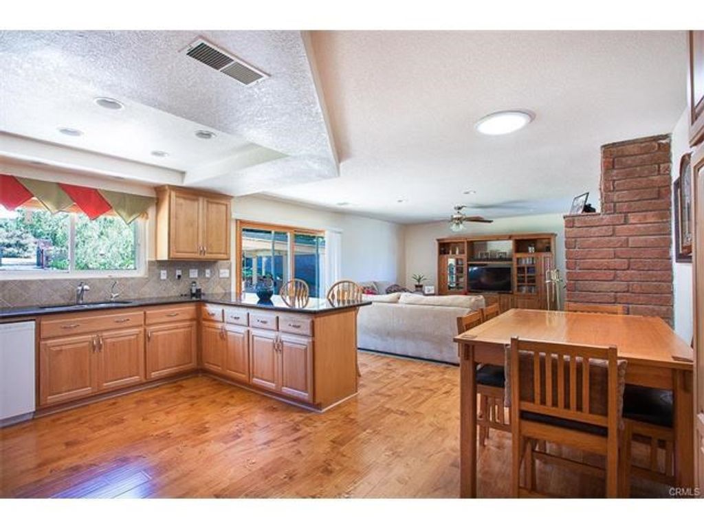listing image 130722777339614863782