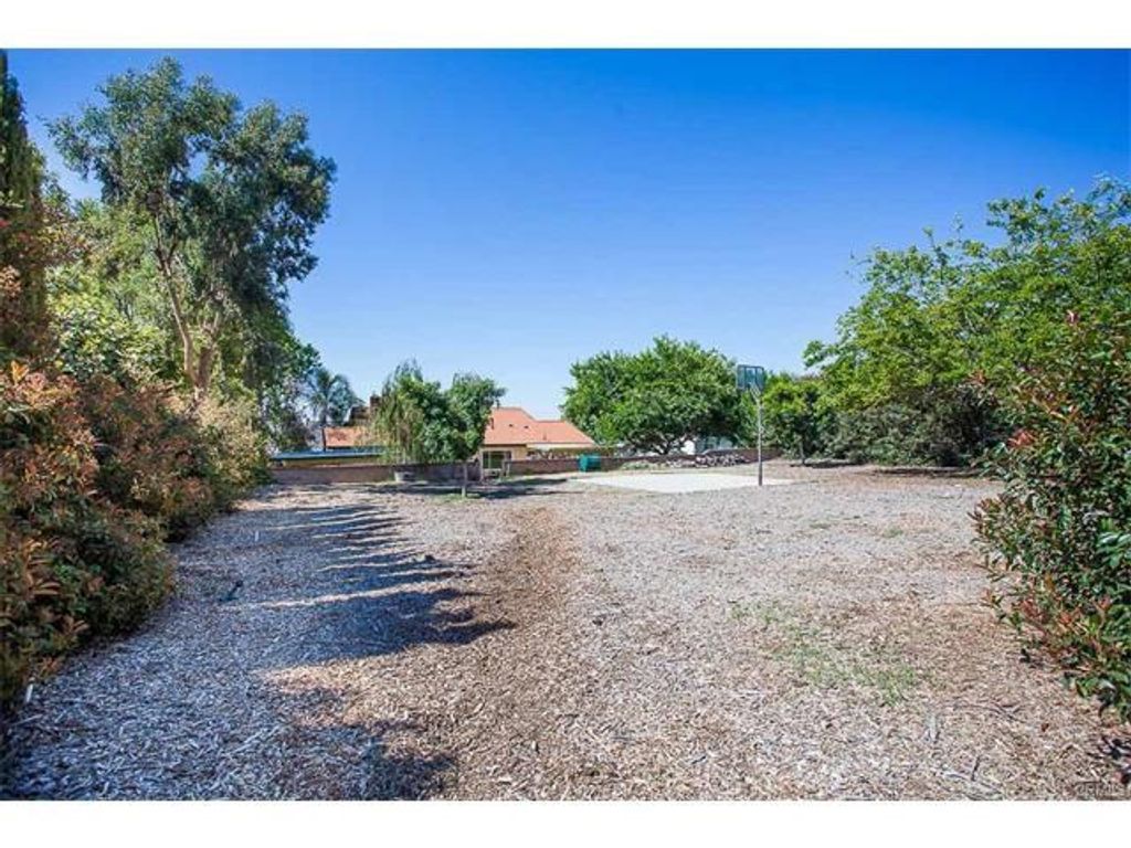 listing image 130720449501184820822