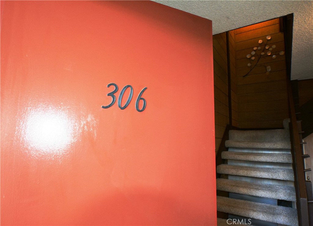 98 Tyrol Lane 306