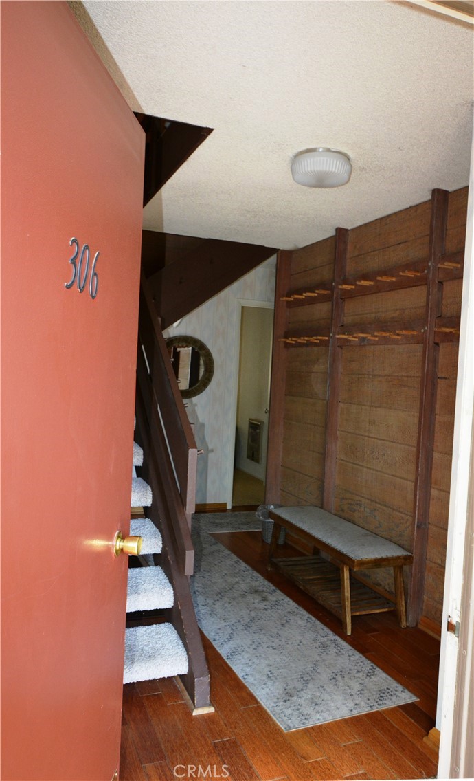 98 Tyrol Lane 306