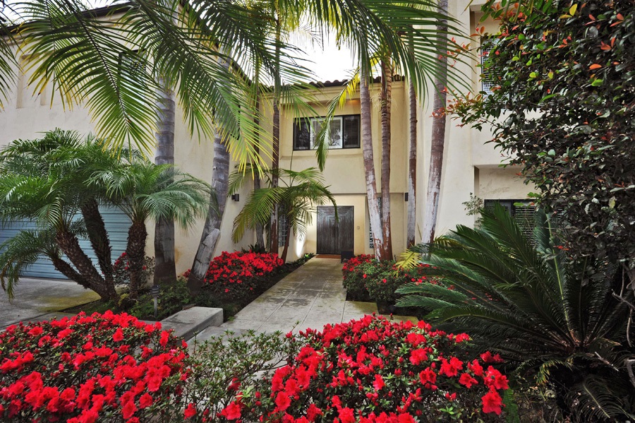 Come enjoy this gorgeous Del Mar home with lagoon and ocean views! This home is conveniently located near beaches, local restaurants, and technology and biotech research centers. It is also in the award winning Del Mar School District and a short walk to the Torrey Pines Reserve for picturesque hiking. Large downstairs family room opens to beautiful backyard, and deck off living room boasts incredible ocean views and sunsets. This home is available unfurnished and is a must see! Neighborhoods: Del Mar View: Lagoon/Estuary Sewer: Sewer Connected