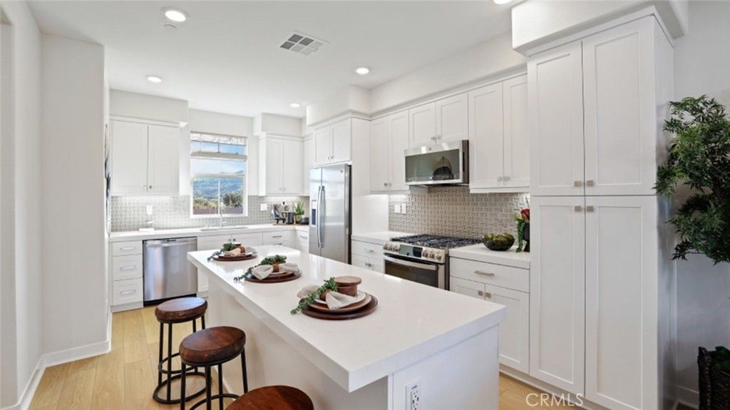 listing image 130724819311044054255