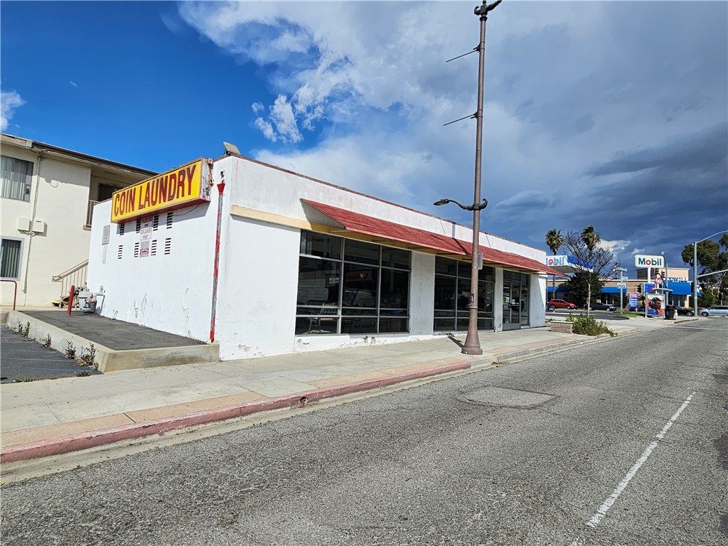 Back on the market. Willow and Atlantic Ave. Busy business street in Long Beach Memorial Hospital neighborhood, surrounded by residential area of Wrigley and Poly High community. Great opportunity for first time coin laundry owners and experienced investors. Previous tenant abandoned the business. Sells as is. Property comes with a parking lot of 6 parking spaces.