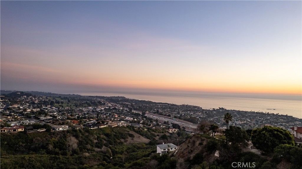 1207 Via La Mesa