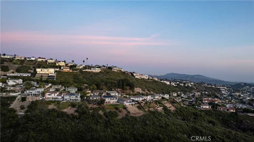1207 Via La Mesa