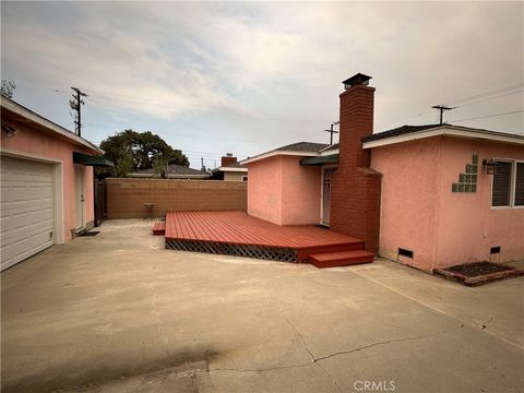 A home in El Segundo