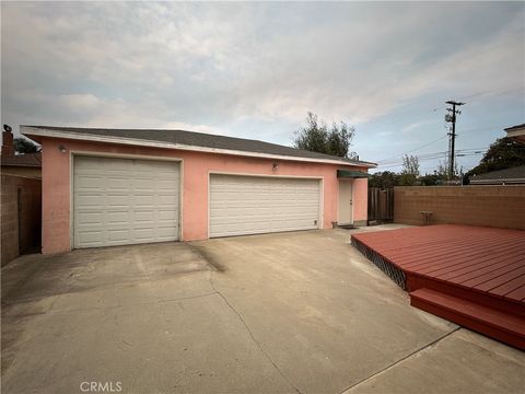 A home in El Segundo