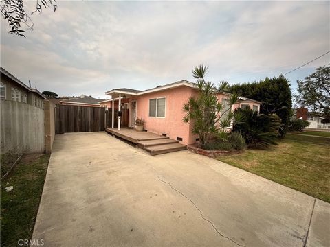 A home in El Segundo