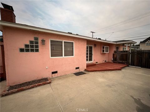 A home in El Segundo