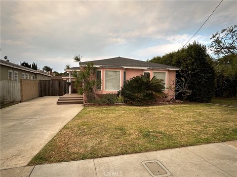 A home in El Segundo