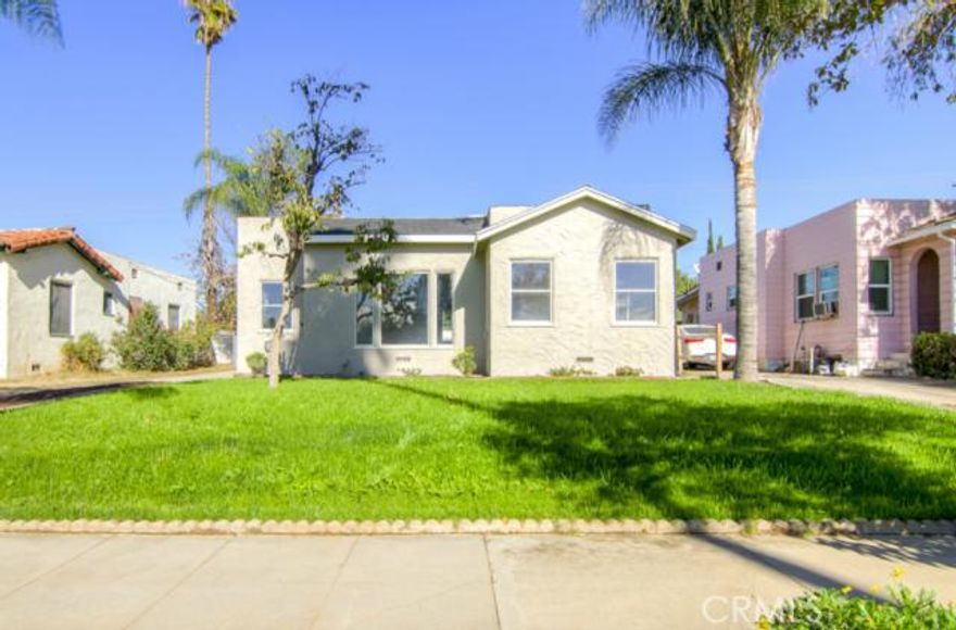 Remodeled One STORY Charmer!  This 3 bedroom, 2 bathroom home is turn-key!  Large front windows give this home an open airy feeling.

New exterior and interior paint with a large front and back yard.  New laminate flooring throughout along with new plush carpet in the bedrooms, original door knobs on bed and bath doors.   Kitchen has been updated to white kitchen cabinetry - new granite counters, stainless steel sink, faucet and new oven range - kitchen has direct access to back yard.  Bathrooms have new vanities, secondary bathroom has stone detailing.  The fireplace anchors the family room and has new natural stone detailing as well.  New room conditioner is centrally located in the family room.

This is a must see!