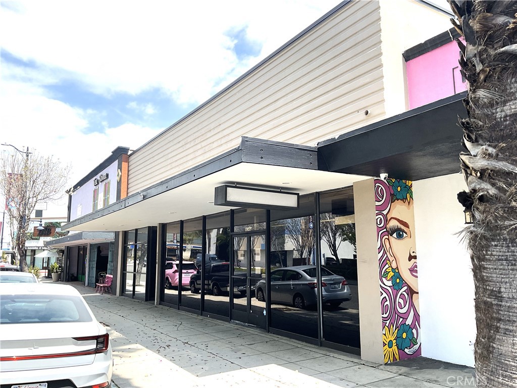 Platinum Properties Real Estate presents
4344-4348 Atlantic Ave. Long Beach, CA FOR LEASE!
4,000 Square Feet Bixby Knolls Office/Retail Space
Multiple Offices/Restrooms/Conference Room/Open Bull Pen Area
Multiple Storage Areas/Rear Private Parking
Lot = 6,203 Square Feet APN - 7138-008-014
This Prime Bixby Knolls Retail/Office is suitable for a variety of businesses! This location offers beautiful Victorian architecture, great retail exposure, and flexible space planning. Located in the heart of Bixby Knolls, adjacent to popular establishments.
The property features high ceilings, natural lighting from skylights, and ample parking. It's a great spot for creative offices, retail stores, and professional services