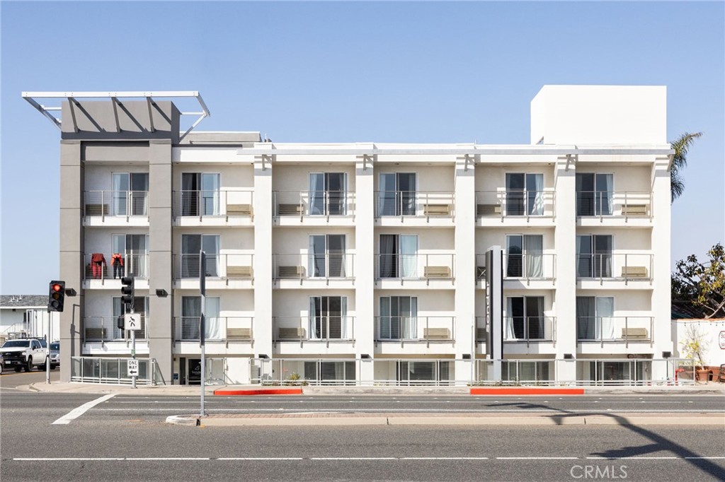 Investment Highlights; Seller Financing available at 5.50% interest only with 50 % LTV. Attractive 7.54% Cash-on-Cash return with seller financing.
ProForma CAP Rate of 6.68%. Current CAP Rate of 6.52% / 10-Year Corporate Backed Lease with (2) 5-Year Options to Extend / Recent Capital Improvements Exceeding $225,000+ /
Master-leased boutique hotel located in Newport Beach, CA. The hotel offers 47 rooms with a range of amenities. The asset is situated along the Pacific Coast Highway (90,000+ VPD), providing guests with stunning views of the ocean and easy access to the beach. The hotel is in a prime location for exploring Newport Beach, with a variety of shops, restaurants, and attractions located nearby.